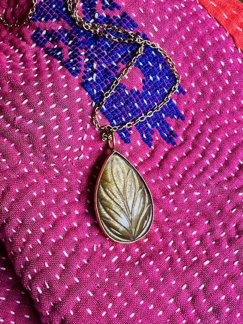 Collier Feuille Pierre de Soleil