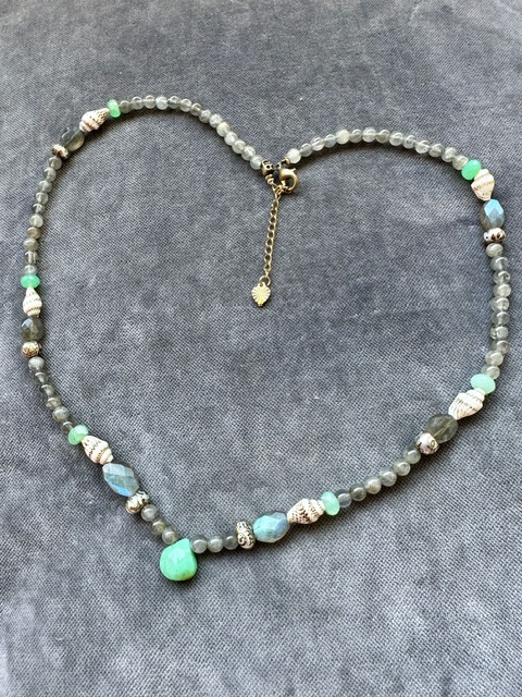 collier Voyage
